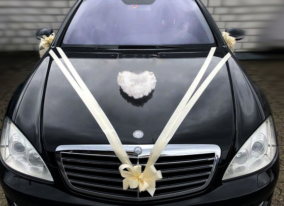 Svadobná výzdoba na auto maslová s malým srdiečkom