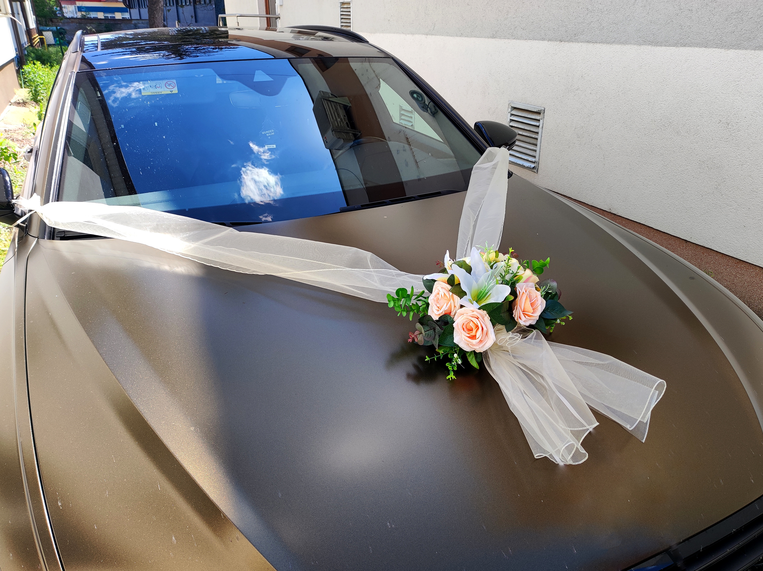 Svadobná výzdoba na auto s ružami A 073