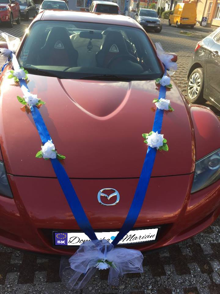 Svadobná výzdoba na auto modrá s bielymi ružičkami A 103