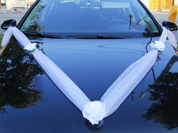 Svadobná výzdoba na auto biela s ružami A 071