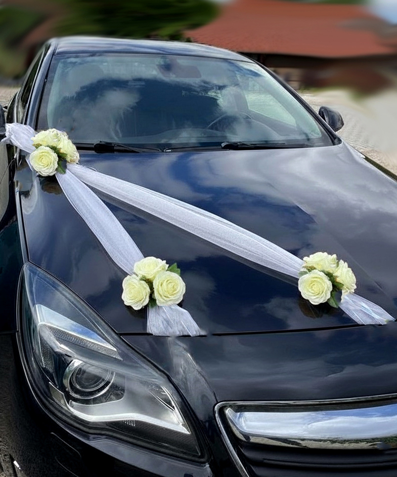 Svadobná výzdoba na auto so stuhami a ružičkamiA 017