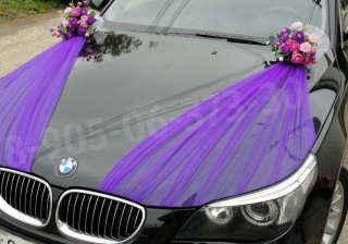 Svadobná výzdoba na auto fialová so stuhou a ružami A 071